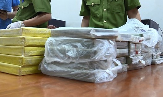 Tang vật vụ vận chuyển 54 bánh heroin được công an tỉnh Hưng Yên thu giữ. Ảnh cơ quan công an cung cấp.