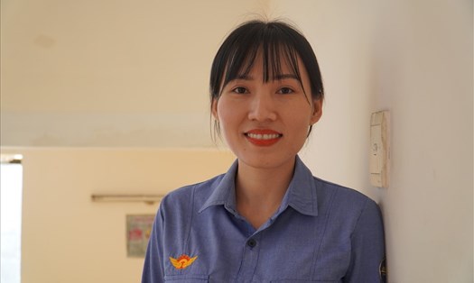 Chị Phạm Thị Thu Thảo (33 tuổi) nộp đơn xin tham gia lớp học lái tàu Metro theo "tiếng gọi" của con tim. Ảnh: Anh Nhàn