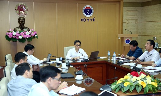 Phó Thủ tướng chủ trì cuộc họp. Ảnh: VGP/Đình Nam