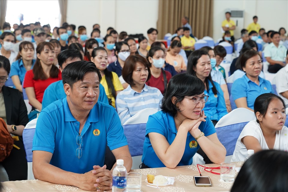 Cán bộ đoàn viên, người lao đông tham dự hội thảo. Ảnh: Dương Bình.