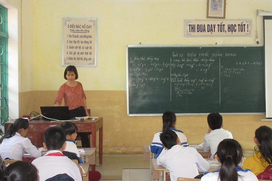 Cô Nguyễn Thị Phượng làm theo lời Bác để thi đua dạy tốt, học tốt. Ảnh: NVCC