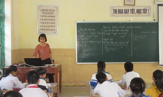 Cô Nguyễn Thị Phượng làm theo lời Bác để thi đua dạy tốt, học tốt. Ảnh: NVCC