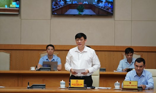 Quyền Bộ trưởng Y tế Nguyễn Thanh Long phát biểu tại cuộc họp. - Ảnh: VGP/Quang Hiếu