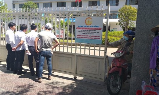 Một bệnh viện tại Đà Nẵng bị phong toả sau khi xuất hiện 1 ca mắc COVID-19. Ảnh: Nguyễn Hồng
