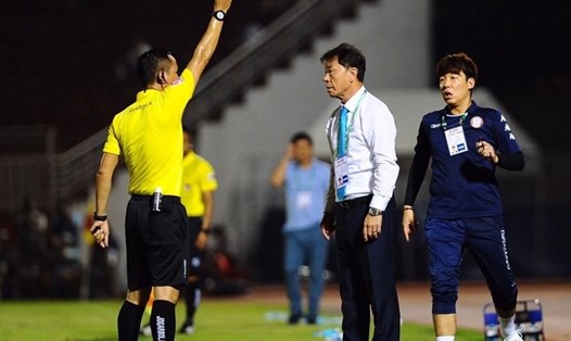 HLV Chung Hae-seong sẽ không còn dẫn dắt TP.HCM từ vòng 12 V.League 2020. Ảnh: VPF.