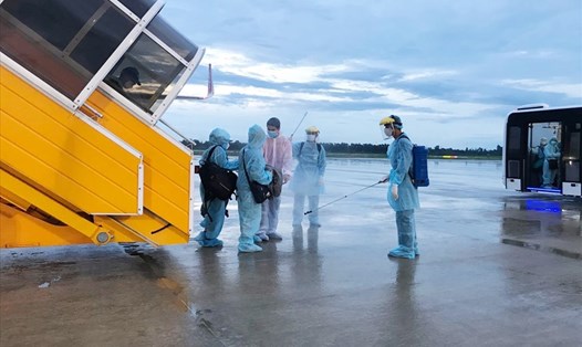 Công tác đảm bảo an toàn được thực hiện nghiêm túc trên các chuyến bay đưa công dân Việt Nam về nước. Ảnh: PT.