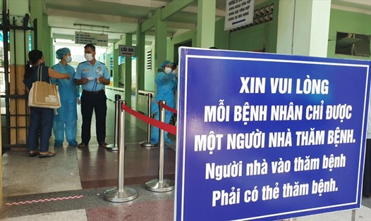Cách ly 14 ngày Bệnh viện Đà Nẵng, xét nghiệm 2.200 nhân viên y tế. Ảnh: Hữu Long