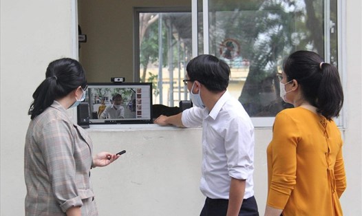 Các điểm thi ở Đà Nẵng sẽ trang bị máy đo thân nhiệt, thực hiện giãn cách với thí sinh dự thi tốt nghiệp THPT năm 2020. Ảnh: Thùy Trang