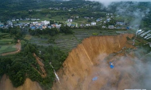 Lở đất do mưa lớn ở Trung Quốc những ngày gần đây đã đe dọa đến tính mạng của hàng nghìn người dân. Ảnh: Tân Hoa Xã