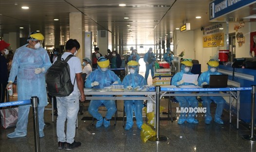 TPHCM sẽ kiểm dịch y tế tại ga quốc nội sân bay Tân Sơn Nhất và ga xe lửa đối với chuyến bay, chuyến tàu đến từ Đà Nẵng.   Ảnh: Anh Tú