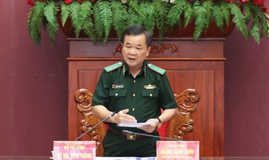 Trung tướng Hoàng Xuân Chiến, Ủy viên Quân ủy Trung ương, Thứ trưởng Bộ Quốc phòng chủ trì buổi làm việc. Ảnh: Báo Biên phòng