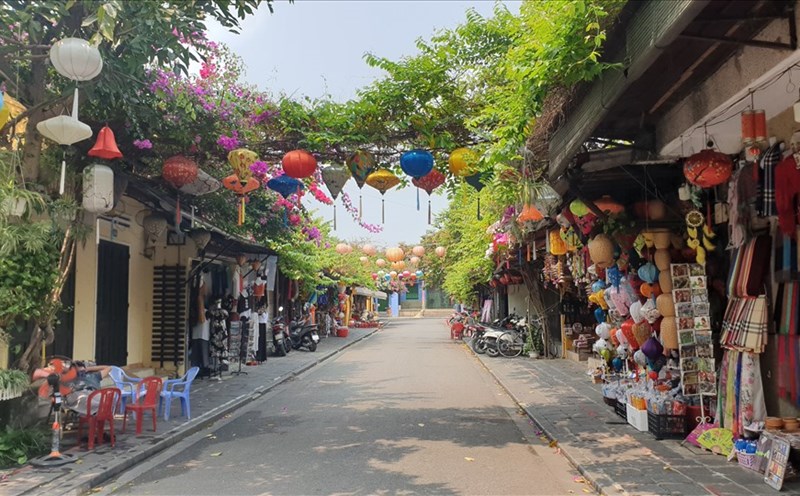 Huế vẫn đang đông khách và an toàn. Ảnh: Tường Minh