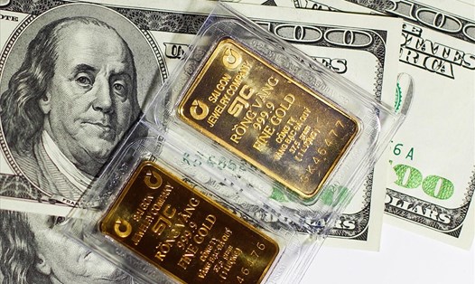 Giá USD đi xuống cũng hỗ trợ đà tăng của giá vàng trên thị trường thế giới. Ảnh: H.N