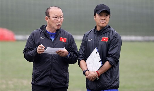 Huấn luyện viên Park Hang-seo đứng trước việc phải thay đổi kế hoạch chuẩn bị cho đội tuyển Việt Nam. Ảnh: H.A