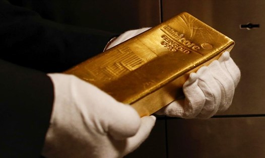 Giá vàng dự báo tăng mạnh, tạo đỉnh mới hơn 2.000 USD trong năm. Ảnh: Bloomberg.