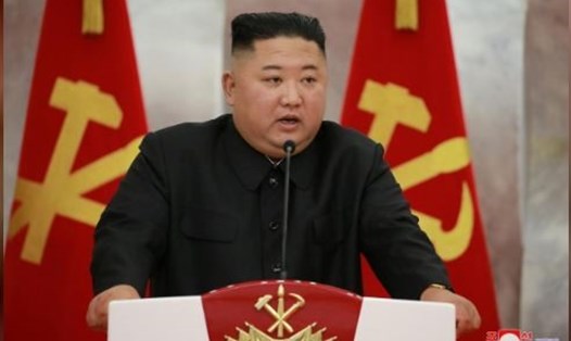 Nhà lãnh đạo Triều Tiên Kim Jong Un phát biểu tại sự kiện kỉ niệm 67 năm kết thúc chiến tranh Triều Tiên 1950-1953, diễn ra ngày 27.7.2020. Ảnh: Reuters