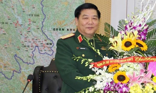 Trung tướng Dương Đức Hòa nghỉ hưu và bàn giao nhiệm vụ Tư lệnh Quân khu 2 từ tháng 5-2016. Ảnh: VOV.