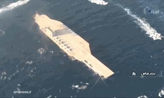 Iran tập trận hủy diệt phiên bản nhái "tàu sân bay" Mỹ. Nguồn: Fars News
