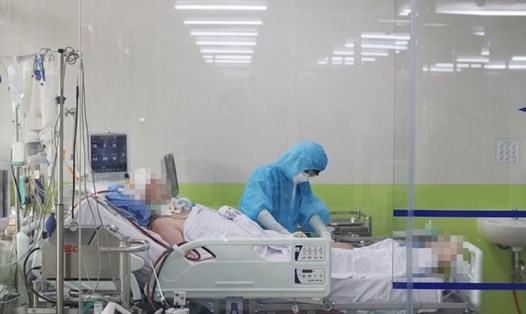 Các bác sĩ Việt Nam đã từng điều trị cho ca mắc COVID-19 nặng. Ảnh: Bệnh viện cung cấp
