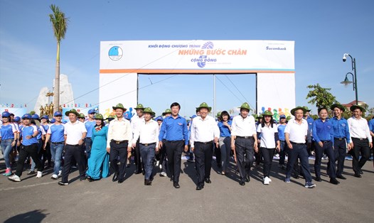 Đại biểu tham gia chạy bộ tại Lễ ra quân Chiến dịch Thanh niên tình nguyện 2020 tại Quảng Bình. Ảnh H.Long
