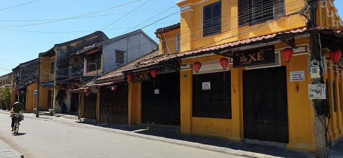 Dừng nhiều hoạt động kinh doanh ở Hội An. Ảnh: Thanh Chung