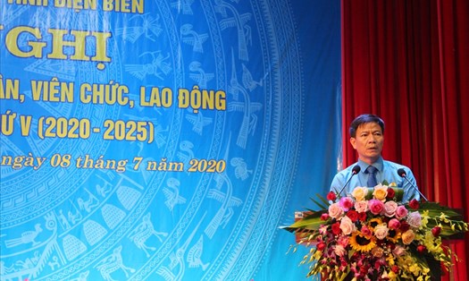 Đồng chí Lê Thanh Hà - UVBCH Tổng LĐLĐ Việt Nam, Chủ tịch LĐLĐ tỉnh phát động thi đua trong CNVCLĐ.