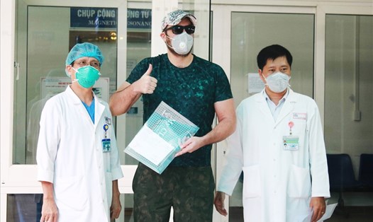 Anh Young Matthew Houston, 41 tuổi, quốc tịch Mỹ, từng là 1 trong 6 ca bệnh đầu tiên tại Đà Nẵng được điều trị khỏi bệnh. Ảnh: Thuỳ Trang
