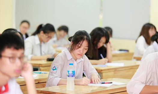 Thí sinh dự thi tuyển sinh lớp 10 tại Hà Nội năm học 2020-2021. Ảnh: Hải Nguyễn