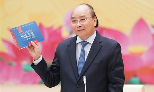 Thủ tướng Chính phủ Nguyễn Xuân Phúc phát biểu tại buổi gặp mặt đại biểu trí thức, nhà khoa học, văn nghệ sĩ chiều 30.7. Ảnh Gia Hân