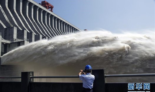 Đập Tam Hiệp bị cho là chỉ giữ được 9% lượng nước lũ trên sông Dương Tử trong mùa lũ năm nay. Ảnh: Tân Hoa Xã