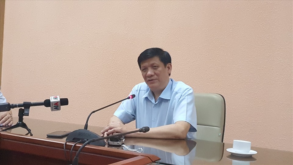 GS Nguyễn Thanh Long- Quyền Bộ trưởng Bộ Y tế trả lời báo chí. Ảnh: T.D