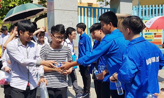 Thí sinh dự thi tuyển sinh lớp 10 tỉnh Ninh Bình năm 2020-2021. Ảnh: Nguyễn Trường