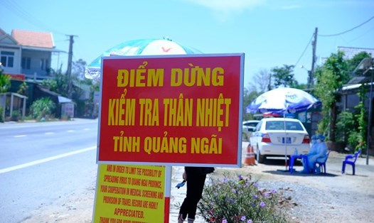 Chốt kiểm soát dịch ở Quảng Ngãi. Ảnh: Thanh Chung