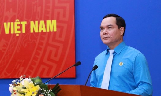 Đồng chí Nguyễn Đình Khang, Uỷ viên Trung ương Đảng, Chủ tịch Tổng LĐLĐVN phát biểu tại Hội nghị. Ảnh: Hải Nguyễn