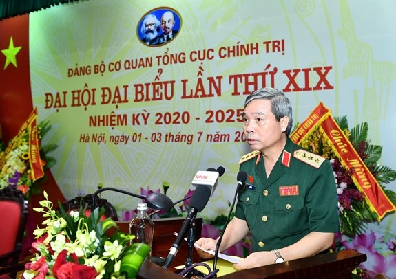 Thượng tướng Đỗ Căn, Bí thư Đảng ủy Cơ quan TCCT nhiệm kỳ 2020-2025, Phó Chủ nhiệm TCCT phát biểu bế mạc đại hội. Ảnh QĐND