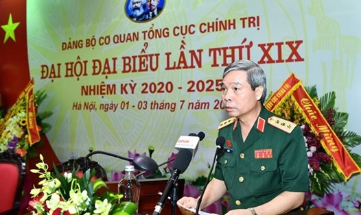 Thượng tướng Đỗ Căn, Bí thư Đảng ủy Cơ quan TCCT nhiệm kỳ 2020-2025, Phó Chủ nhiệm TCCT phát biểu bế mạc đại hội. Ảnh QĐND