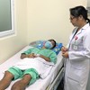 Thầy giáo Danh Văn đang điều trị tại Bệnh viện Chợ Rẫy trong tháng 5 vừa qua. Ảnh BHXH TPHCM cung cấp.