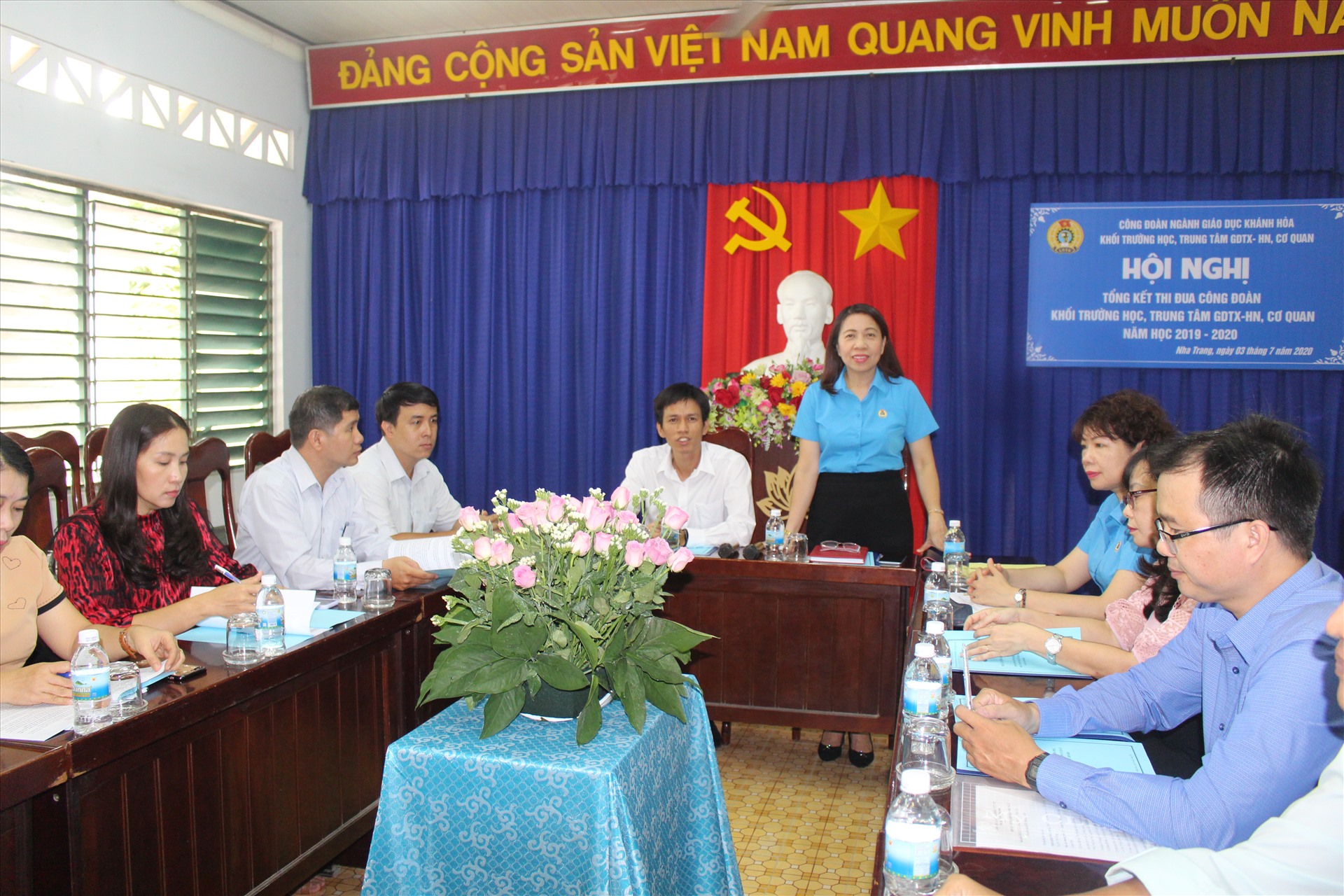 Đ/c Trương Minh Hà - Chủ tịch Công đoàn ngành Giáo dục tỉnh Khánh Hòa phát biểu tại Hội nghị tổng kết