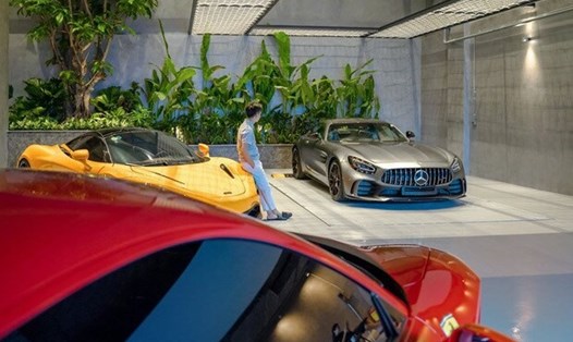 Mercedes-AMG GT được Cường Đô La mới tậu. Ảnh: Cắt từ clip