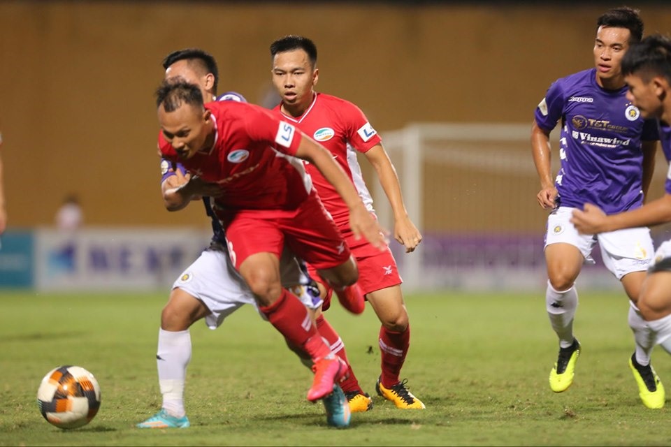 Hồ Khắc Ngọc mắc lỗi trong bàn thua của Viettel. Ảnh: Thanh Xuân