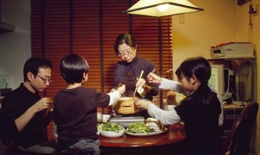 Các phụ huynh ở Nhật Bản luôn có cách dạy con khiến thế giới ngưỡng mộ. Ảnh: Cắt từ phim