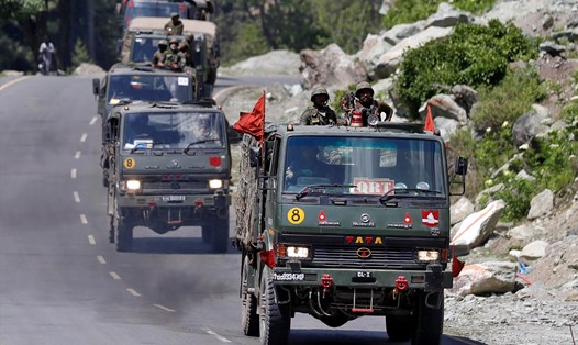 Đoàn xe của quân đội Ấn Độ tới Ladakh ngày 18.6.2020. Ảnh: Reuters
