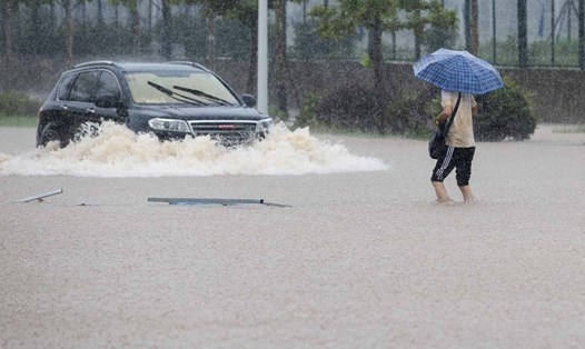 Nước ngập sâu ở Vũ Hán hôm 6.7. Ảnh: China Daily