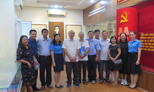 Cán bộ Công đoàn Hà Nội và Công đoàn Khánh Hòa đã có buổi trao đổi, chia sẻ kinh nghiệm. Ảnh: CĐHN