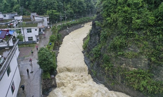 Mực nước ở nhiều đoạn của sông Dương Tử đang vượt quá mức cảnh báo. Ảnh: China Daily