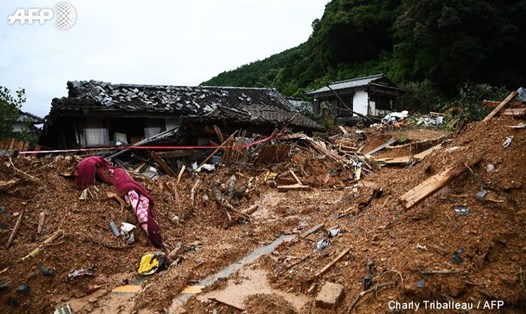 Mưa lũ kèm theo sạt lở đã phá hủy nhiều ngôi nhà và làm thiệt mạng 50 người. Ảnh: AFP