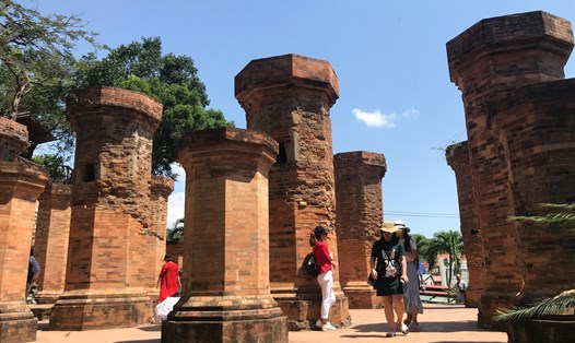 Muốn có một môi trường du lịch thân thiện, cần những đường dây nóng không bao giờ nguội. Ảnh: Tường Minh