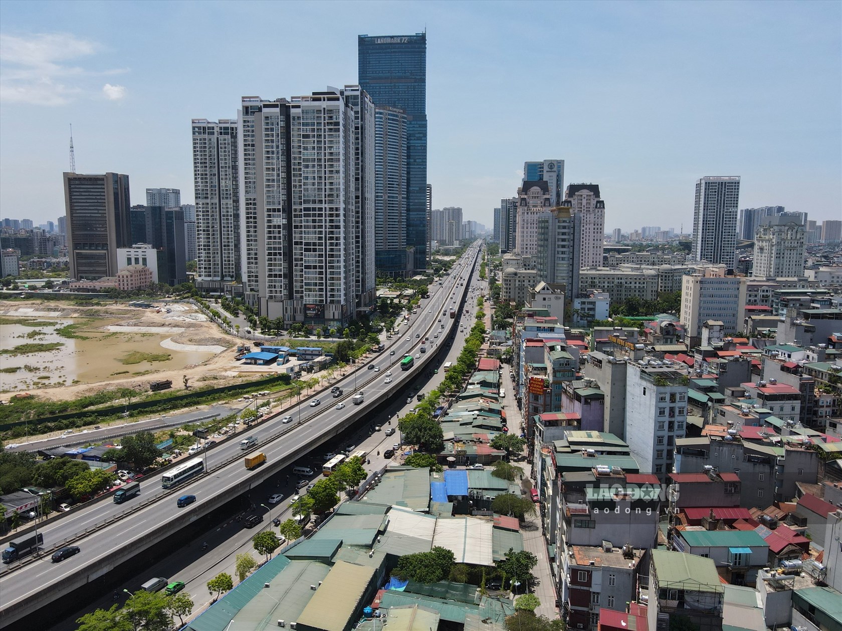 Nên chọn nhà mặt đất hay chung cư?