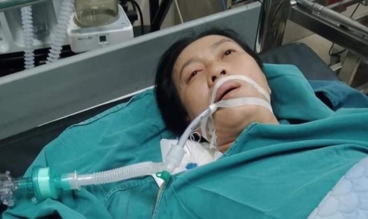 Tình trạng ung thư đã trở nặng nên chị Hoàng Thị Huê phải thường xuyên nằm viện điều trị, không làm được các công việc khác. 
Ảnh: 
Nguyễn Tâm