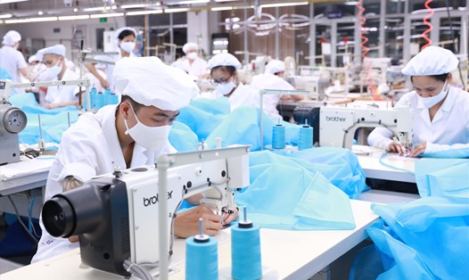 Các doanh nghiệp dệt - may cần được nới lỏng điều kiện tiếp cận gói chính sách 62.000 tỉ đồng hỗ trợ cho đối tượng gặp khó khăn do COVID-19. Ảnh: Hải Nguyễn